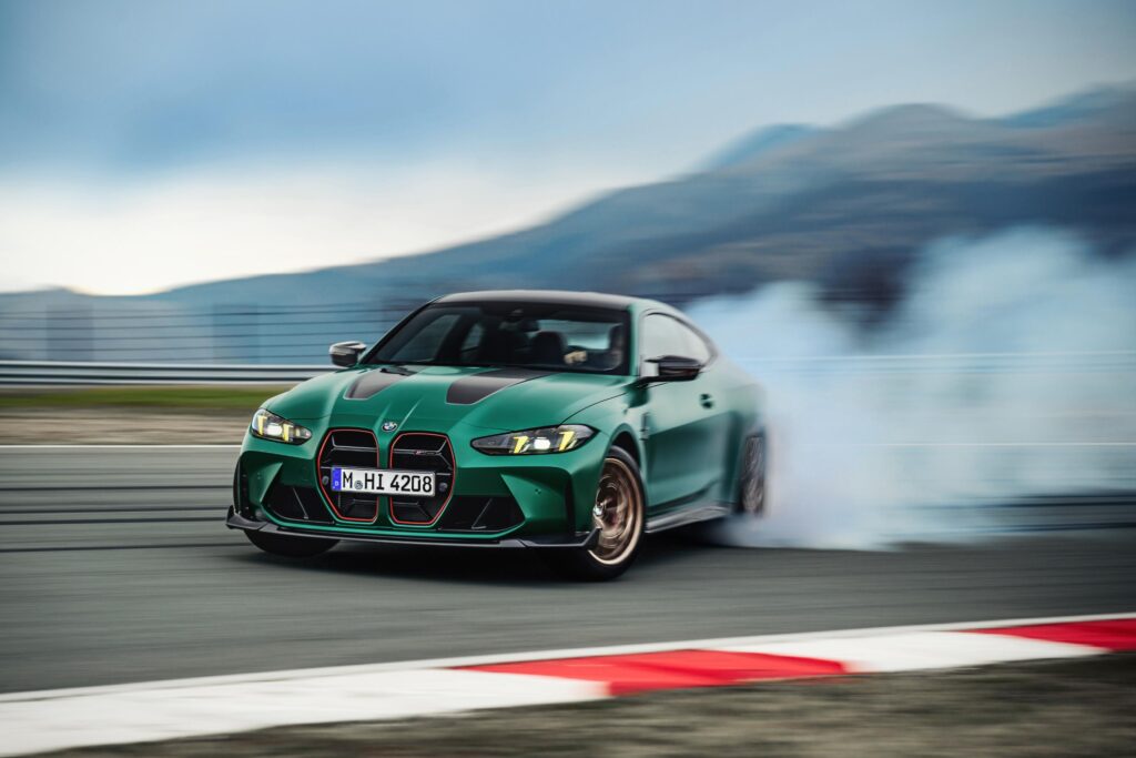 2025 BMW M4 CS: Plastique renforcé de fibre de carbone, système M XDrive, assistant personnel intelligent & amp; Plus