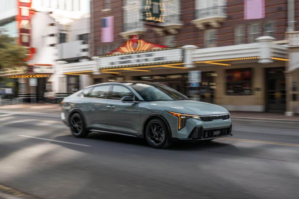 Aperçu de la Kia K4 2025 : style Fastback, puissance turbo, espace intérieur et accessoires Caractéristiques de sécurité