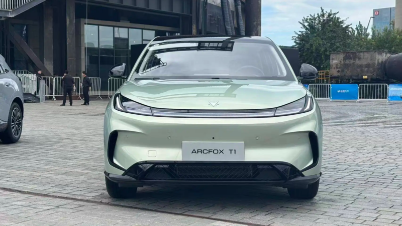 ArcFox T1 se lance à partir de moins de 9 000 USD, réglé pour concurrencer Geely Xingyuan et Byd Dolphin