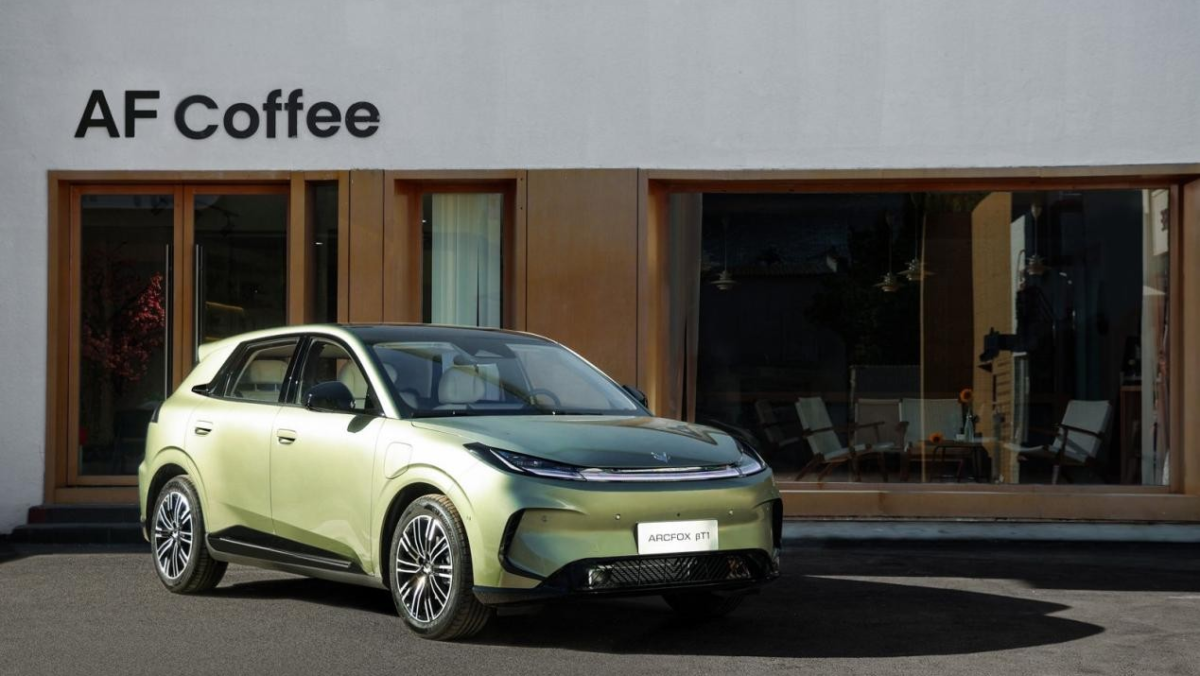 Arcfox de BAIC lance une version bêta T1 actualisée, un challenger de Geely Xingyuan, à partir de 9 200 USD