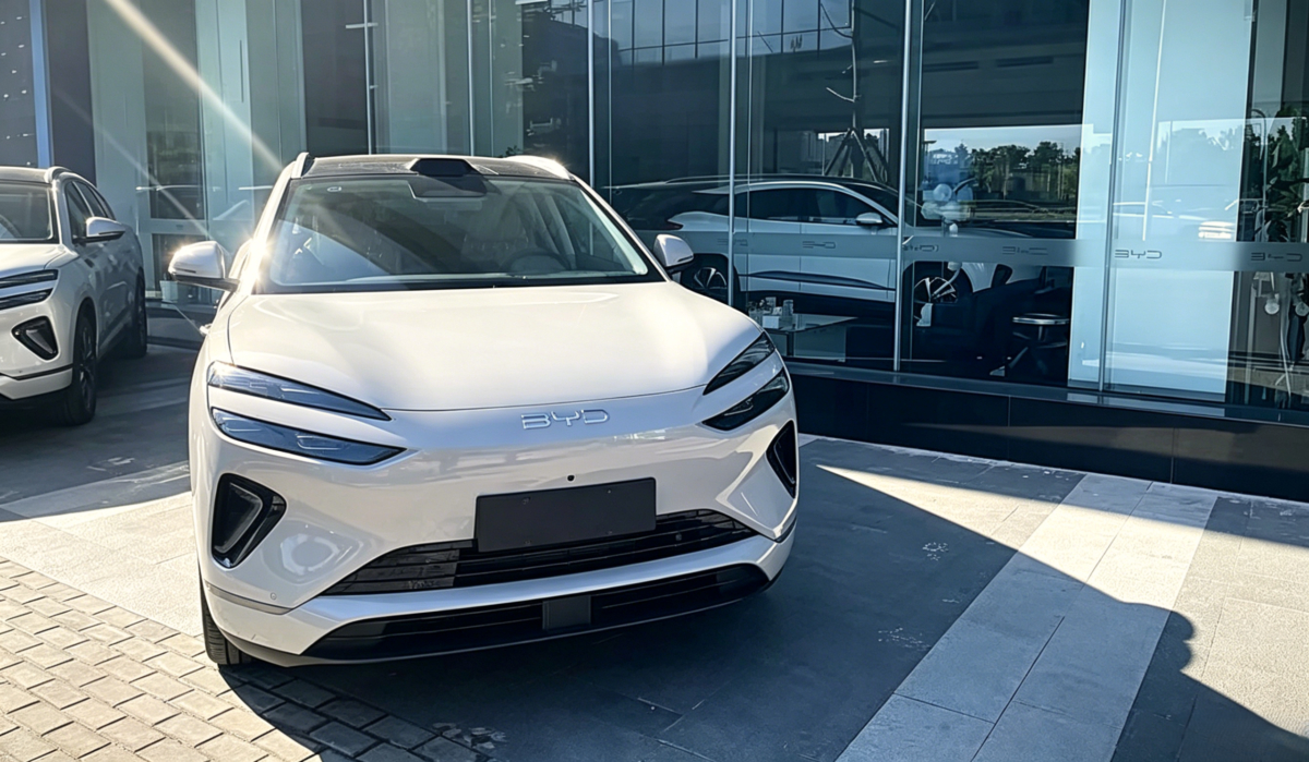 BYD Sealion 06 DM-i arrive chez les concessionnaires avant son lancement le 26 mai avec une autonomie EV allant jusqu'à 310 km