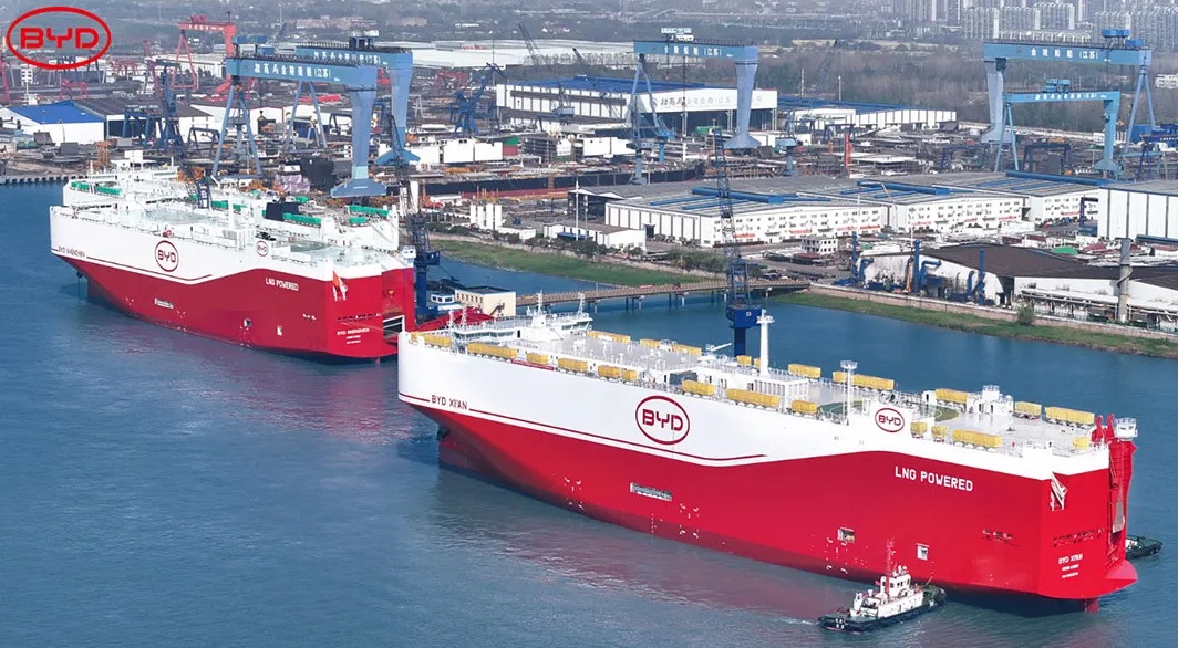 BYD a terminé sa flotte massive, désormais en mesure d'exporter 1 million de voitures par an. Mais pas seulement de la Chine