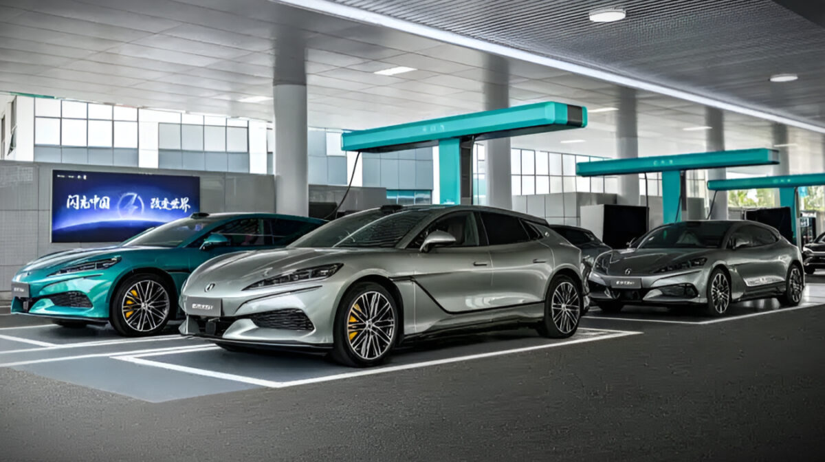 BYD va déployer 6 000 chargeurs flash à l'étranger, Denza se développe en Europe avec Z9 GT et D9