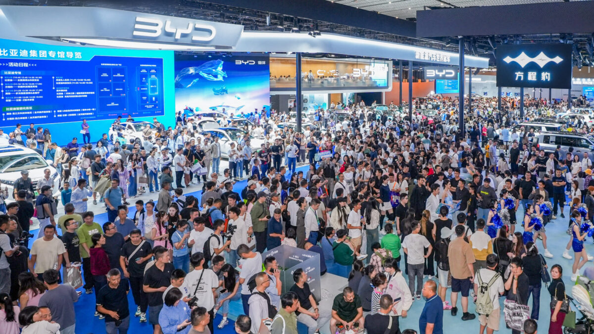 BYD vise à vendre environ 1 million de voitures à l'étranger d'ici la fin de 2025