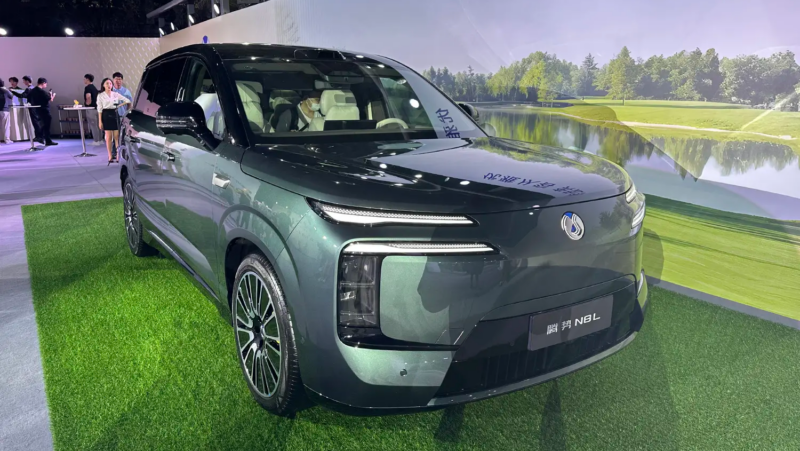 Denza N8L de BYD avec 762 ch ouvre les préventes, à partir de 44 500 USD