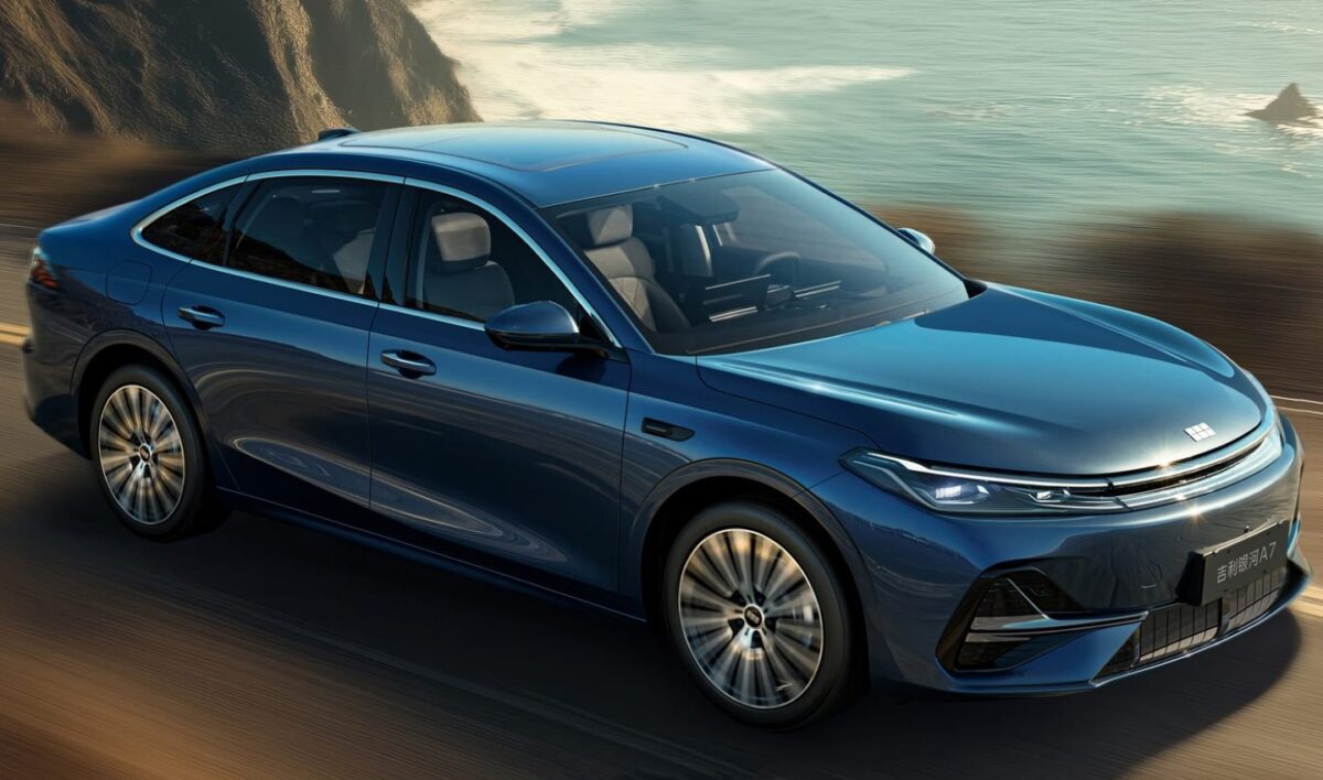 Geely Galaxy A7 EM-I Launch sur les yeux hybrides de taille moyenne de taille moyenne de taille moyenne