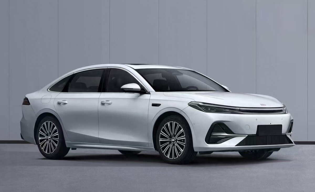 Geely Galaxy A7 longue autonomie avec une batterie plus grande et une autonomie électrique de 175 km déposée en Chine