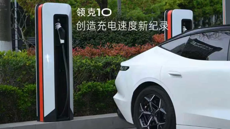 Geely défie la charge flash de BYD : 10 % à 70 % en 4 minutes 22 secondes et 10 % à 97 % en 8 minutes 42 secondes
