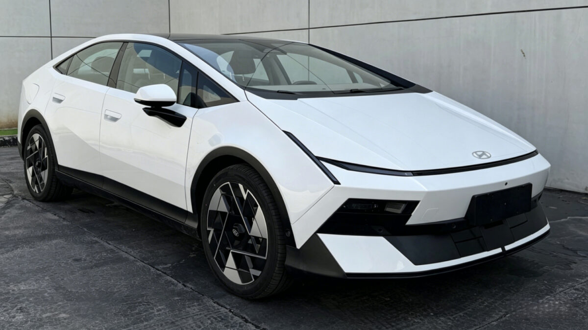 Hyundai Ioniq V avec groupes motopropulseurs BEV et EREV, recharge 800 V entre dans les dossiers réglementaires