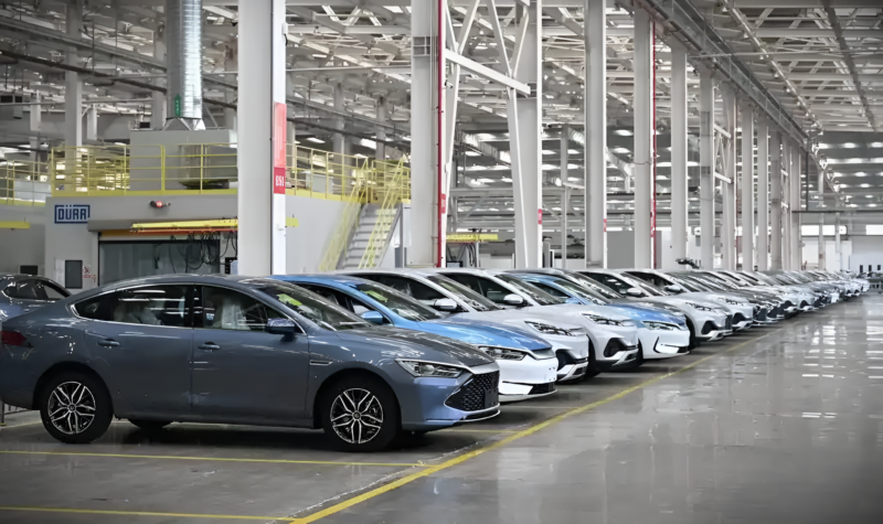 La Chine appliquera la première norme énergétique obligatoire pour les véhicules électriques au monde en 2026, plafonnant les modèles de deux tonnes à 15,1 kWh par 100 km