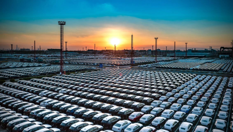 La Chine vise les voitures d'occasion à zéro kilomètre avec une nouvelle règle d'exportation de 180 jours à compter de 2026