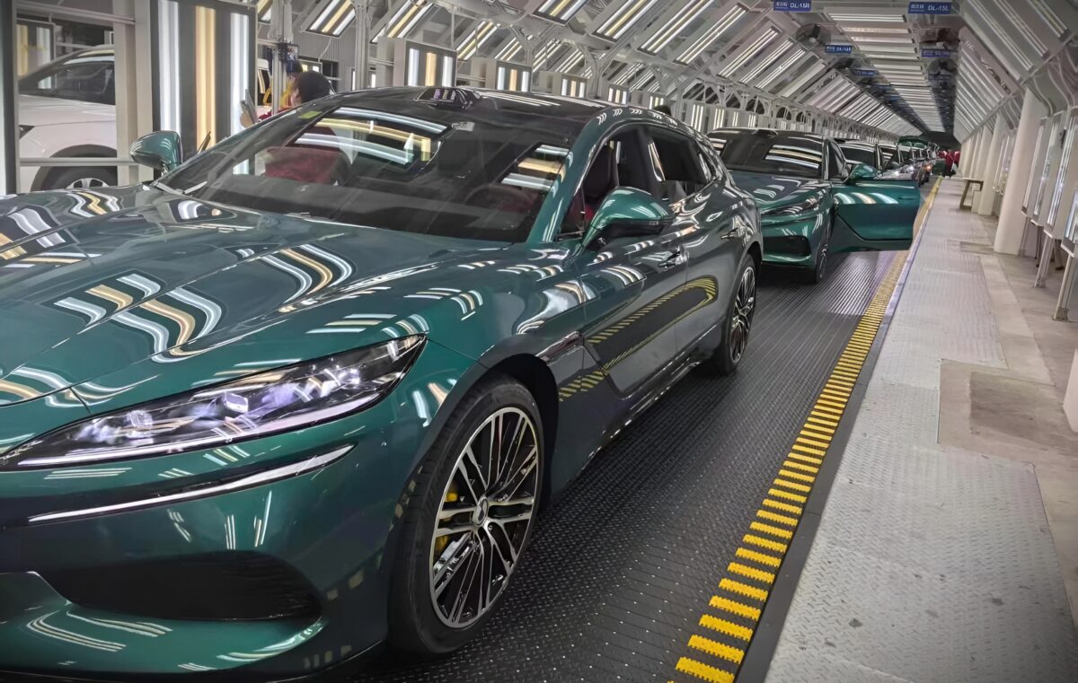 La Denza Z9 GT accumule « des dizaines de milliers » de commandes alors que la batterie Blade 2.0 de BYD demande du carburant