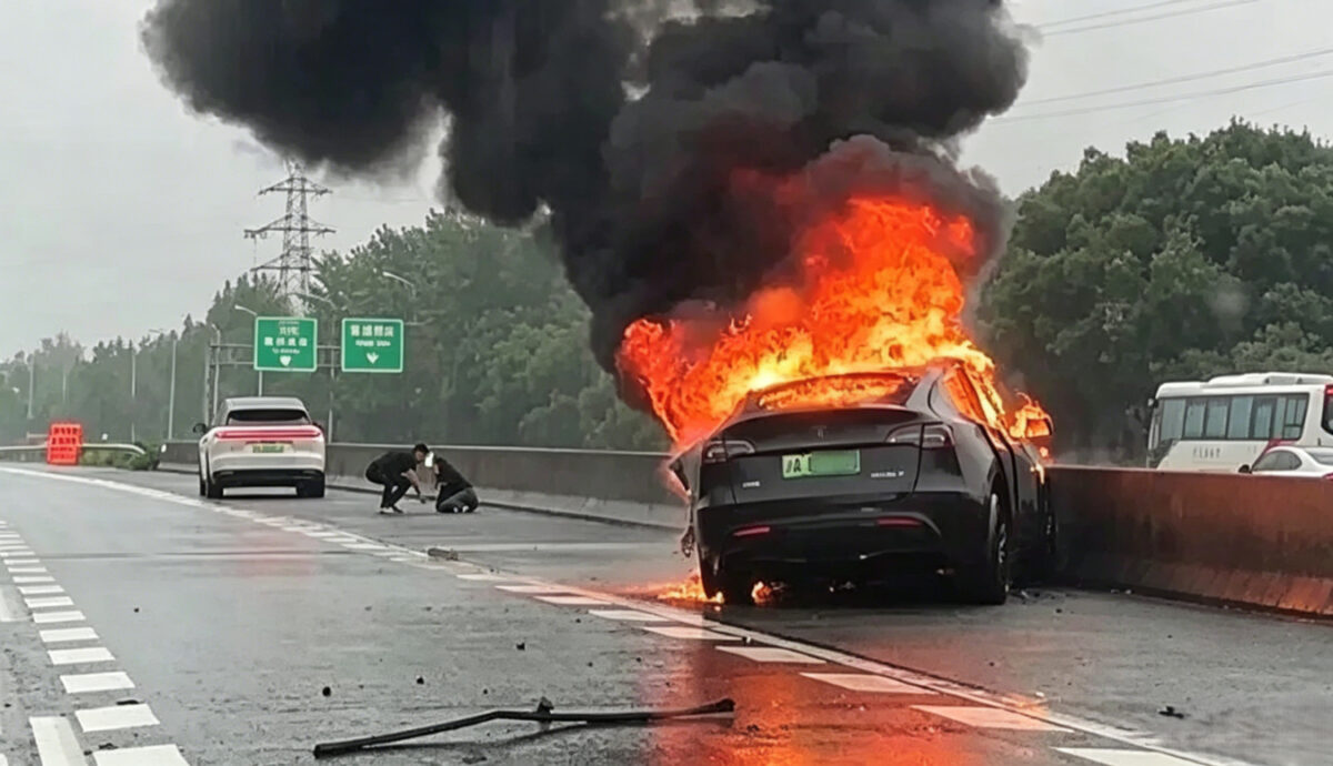 La Tesla Model Y s'enflamme après un accident d'autoroute alors que le PDG de Li Auto recherche le héros qui a sauvé le conducteur coincé