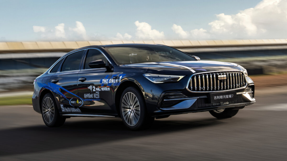 Chinese Geely Starshine 7 sedan hit Silverstone F1 Circuit and began mass production
