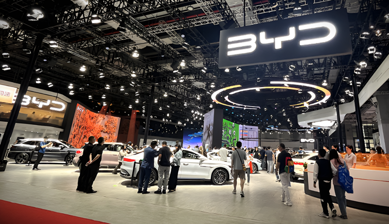 La guerre des prix évolue : BYD, Tesla et Xiaomi lancent des prêts sur 7 ans pour lutter contre la baisse des ventes en 2026