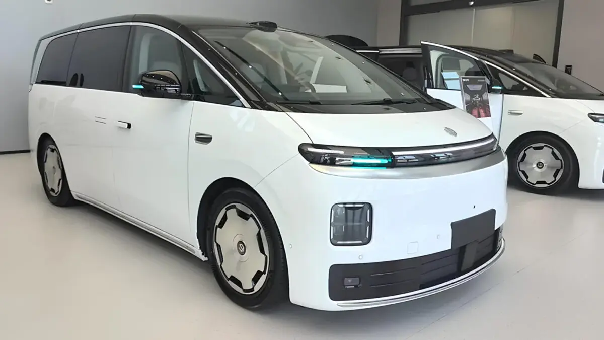 Leapmotor D99 EREV minivan with 80.3 battery reached dealers in China