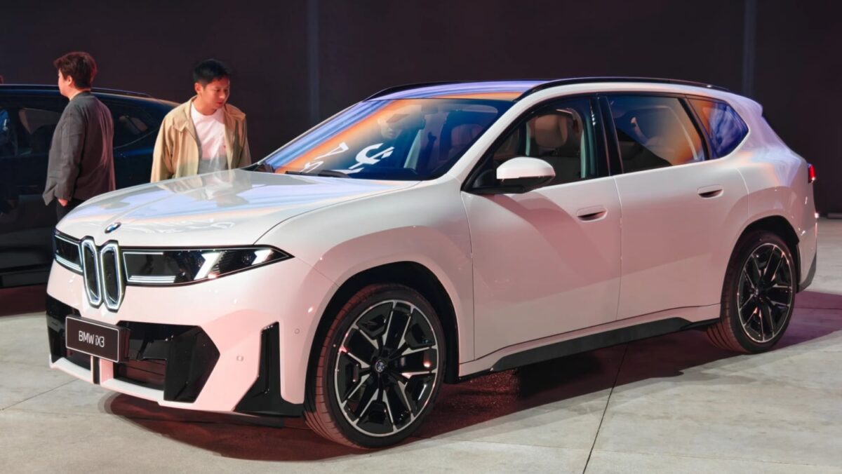 La nouvelle gamme EV à empattement long iX3 de BMW exposée : 919 km et 13,6 kWh/100 km