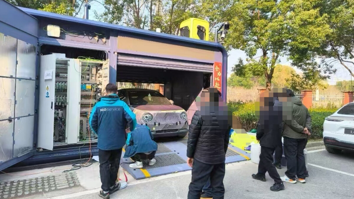Nio’s Firefly demo swap station was seen in China during operation