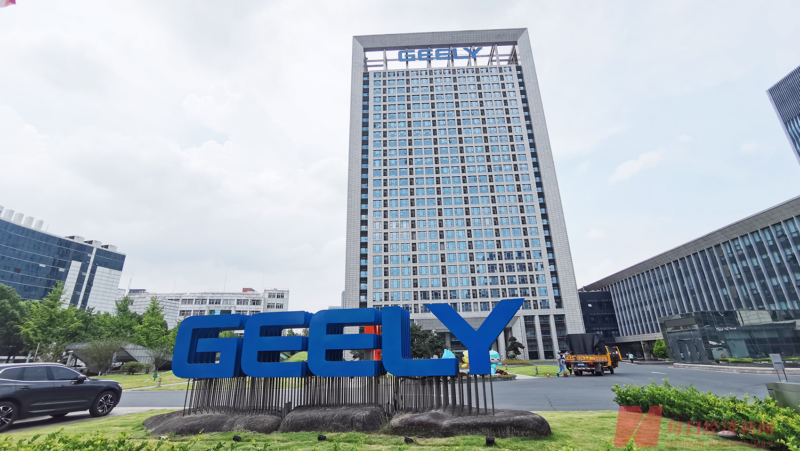 L'ambition de Geely pour 2026 : dépasser BYD en tant que constructeur automobile le plus vendu en Chine