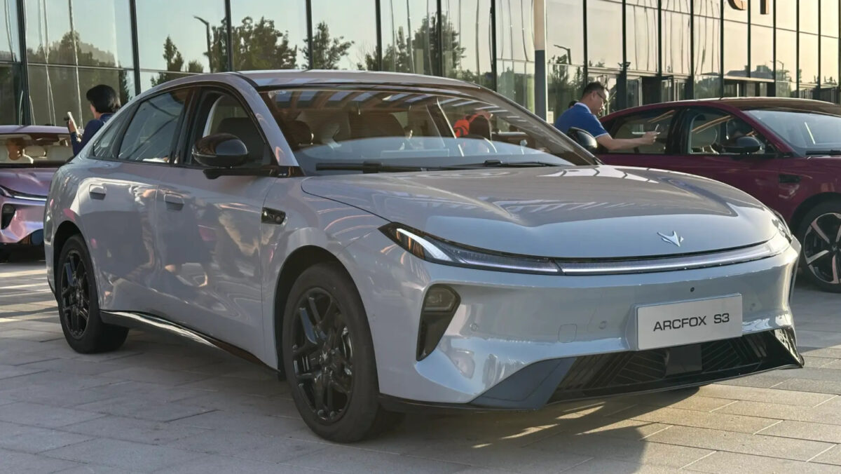 Lancement d'Arcfox Beta S3 en Chine : tirer parti du réseau d'échange de batteries de CATL avec un prix BaaS d'entrée de gamme de 8 800 USD