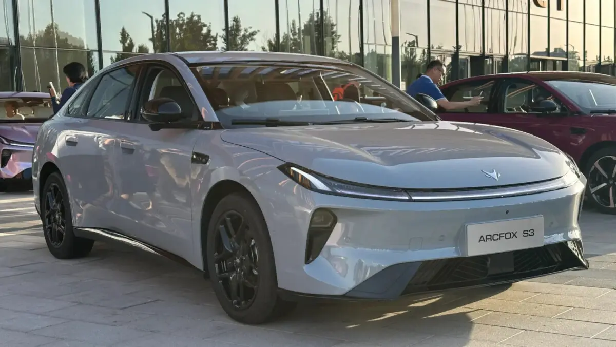 Lancement d'Arcfox Beta S3 en Chine : tirer parti du réseau d'échange de batteries de CATL avec un prix BaaS d'entrée de gamme de 8 800 USD