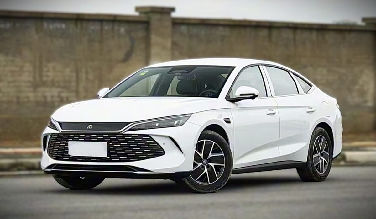 Lancement du BYD Qin L DM-i 2026 avec une autonomie de 2 148 km, à partir de 13 600 USD