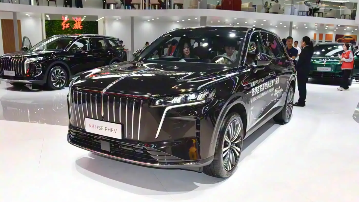 Lancement du SUV Hongqi HS6 PHEV avec une autonomie combinée de 1 650 km, à partir de 25 000 USD