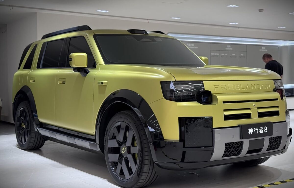 Le Freelander 8 arrive chez les concessionnaires avant son lancement alors que Chery JLR entame une tournée de présentation dans 30 villes