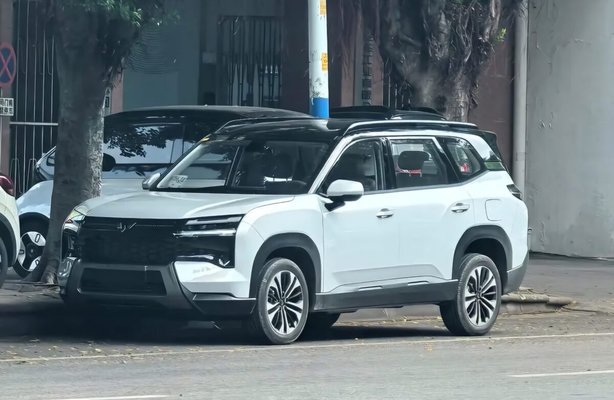 Le SUV Wuling Starlight 560 de SGMW espionné avant son lancement sera disponible en groupes motopropulseurs BEV, PHEV et ICE