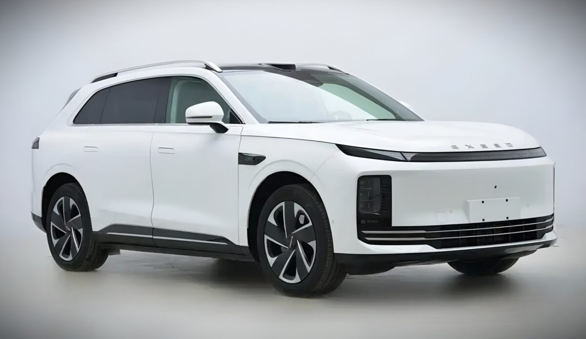 Le SUV électrique Exeed EX7 de Chery dévoilé avec un empattement de 3 mètres et un moteur de 230 kW