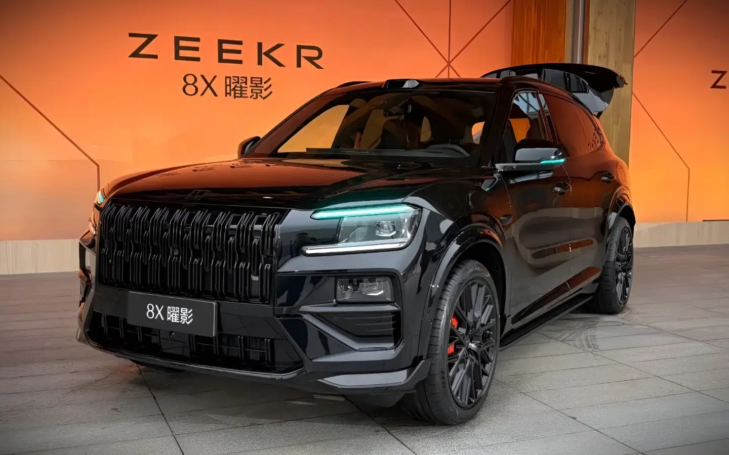 Le Zeekr 8X enregistre 10 000 commandes en 30 minutes, le trimoteur hybride développe 1 381 ch