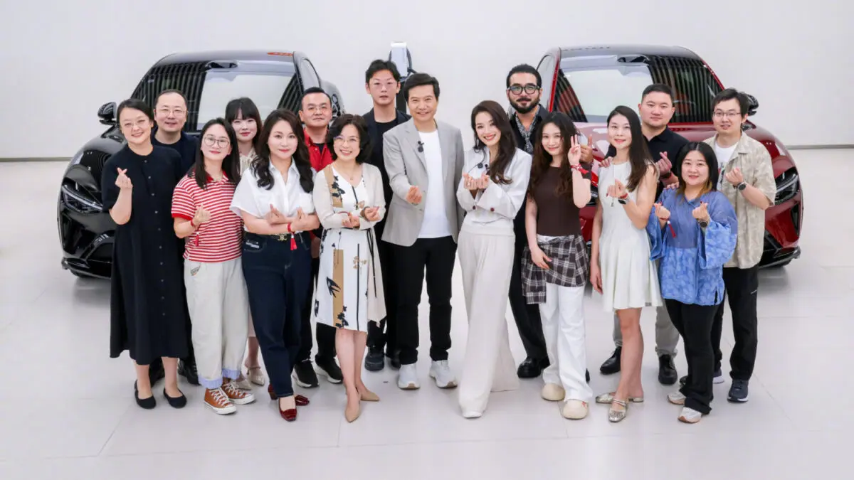 Le fondateur de Xiaomi, Lei Jun, a livré six crossovers YU7 GT aux premiers clients