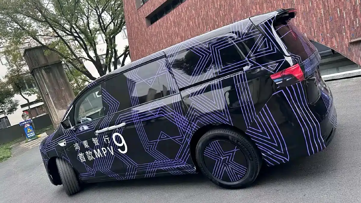 Le monospace Luxeed V9 soutenu par Huawei fera ses débuts au printemps 2026