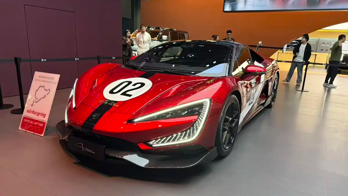 Le monstre électrique BYD de 3000 ch Yangwang U9 Xtreme dévoilé au 2025 Auto Guangzhou
