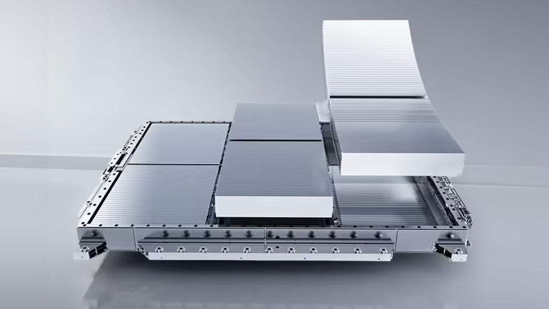 Le nouveau Yangwang U7 de BYD est le premier à être équipé de la Blade Battery 2.0 : atteint une autonomie de 1 006 km avec des moteurs quad
