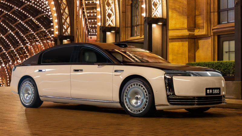 JAC chairman and Huawei founder deepen cooperation as Meaxtro S800 sedan turned into success 1