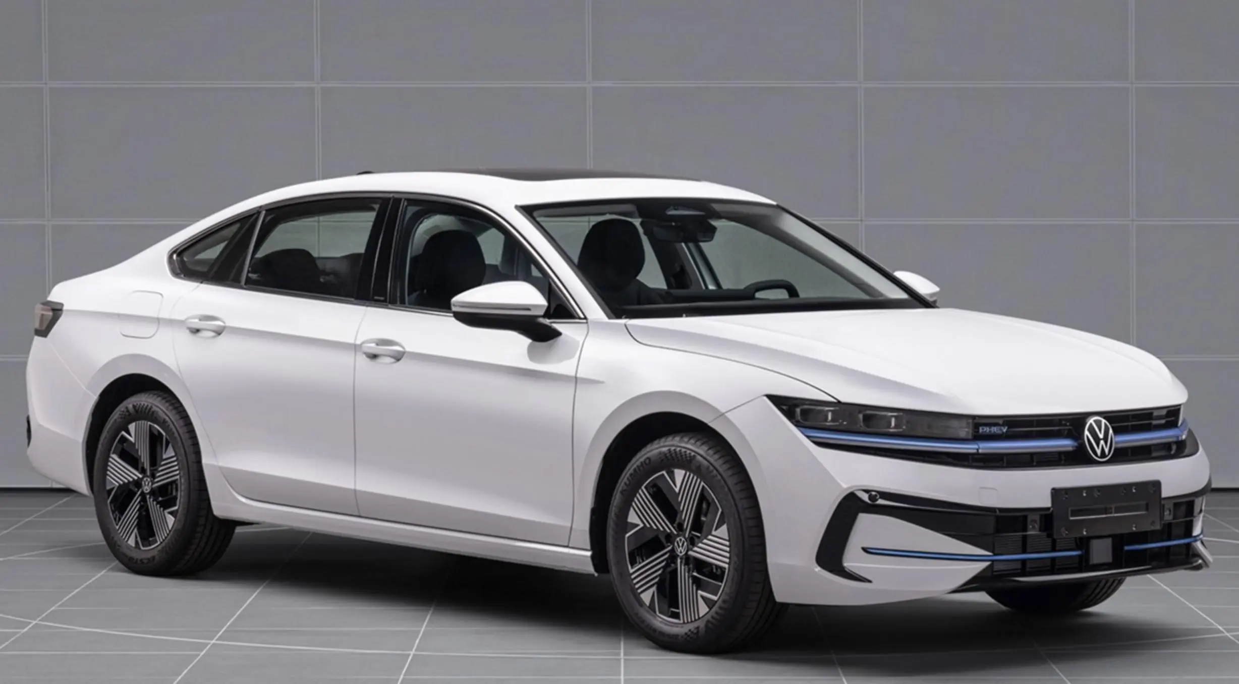 Les paramètres de la berline Volkswagen Magotan PHEV exposés en Chine avec 321 ch et une batterie de 22 kWh
