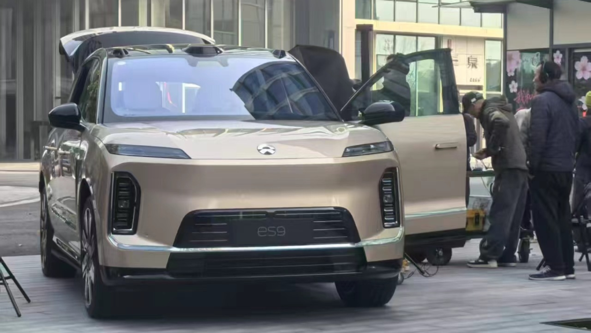 Nio ES9, le plus grand SUV électrique de Chine, repéré dans les rues avant son lancement