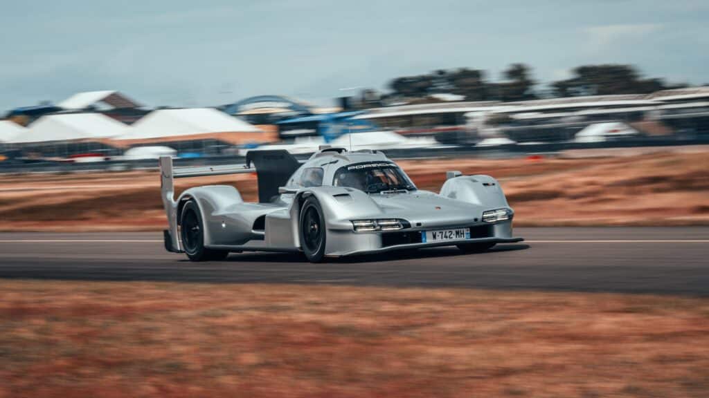 Porsche 963 RSP rend hommage à l'incroyable voiture de course 917 de Rossi