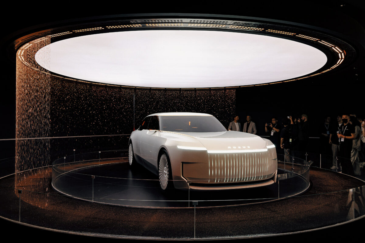 Roewe de SAIC présente le concept-car `` perlé '' conçu par l'ancien chef de la conception Rolls-Royce