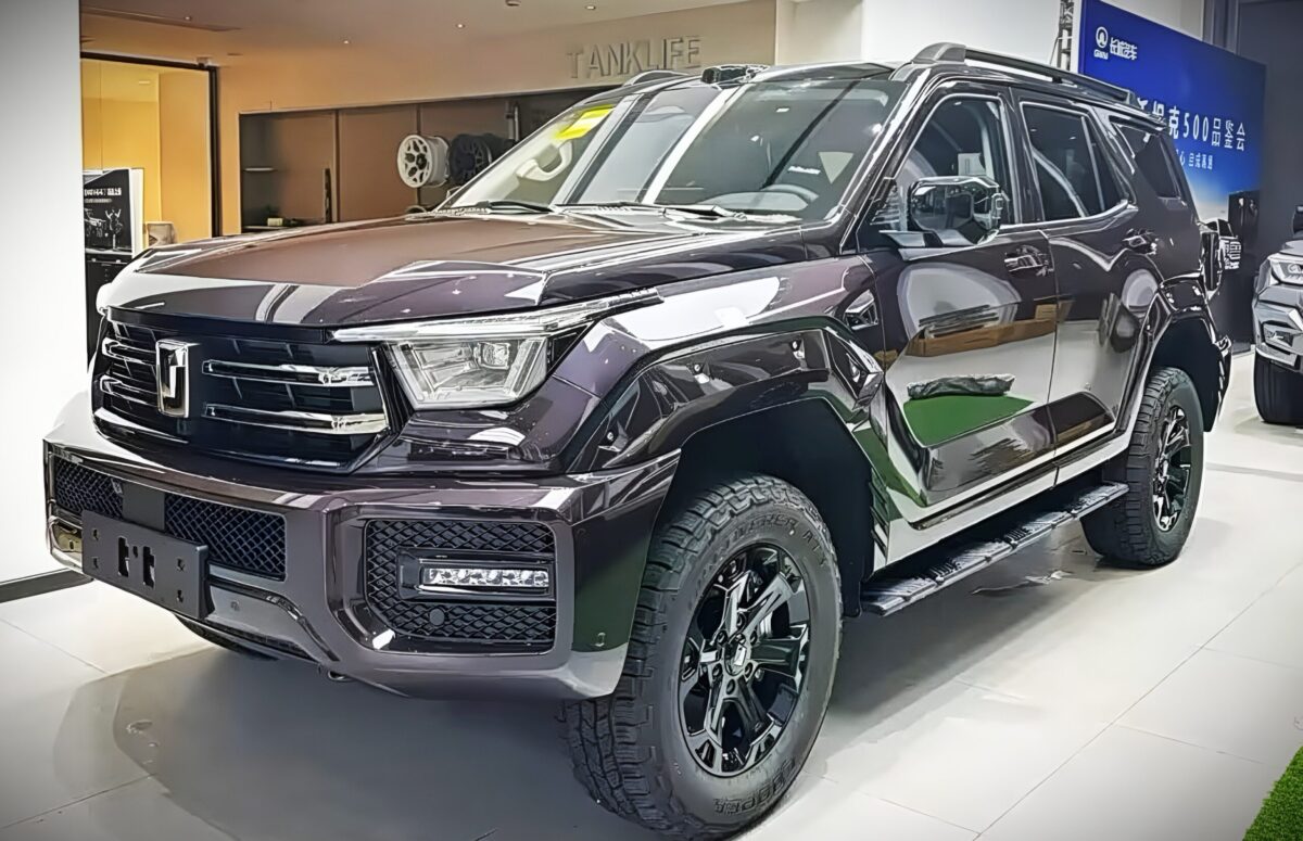 Tank 2026 de GWM 400 PHEV arrivant dans des salles d'exposition à travers la Chine
