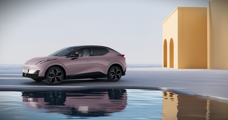 Une voiture s'écrase après qu'une commande vocale ait éteint les phares : Lynk & Co Z20 contraint à l'OTA d'urgence