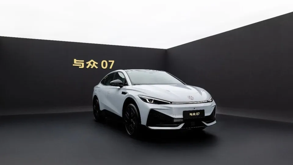 Volkswagen lance ID. Unyx 07 en Chine : co-développé avec Xpeng, à partir de 16 200 USD