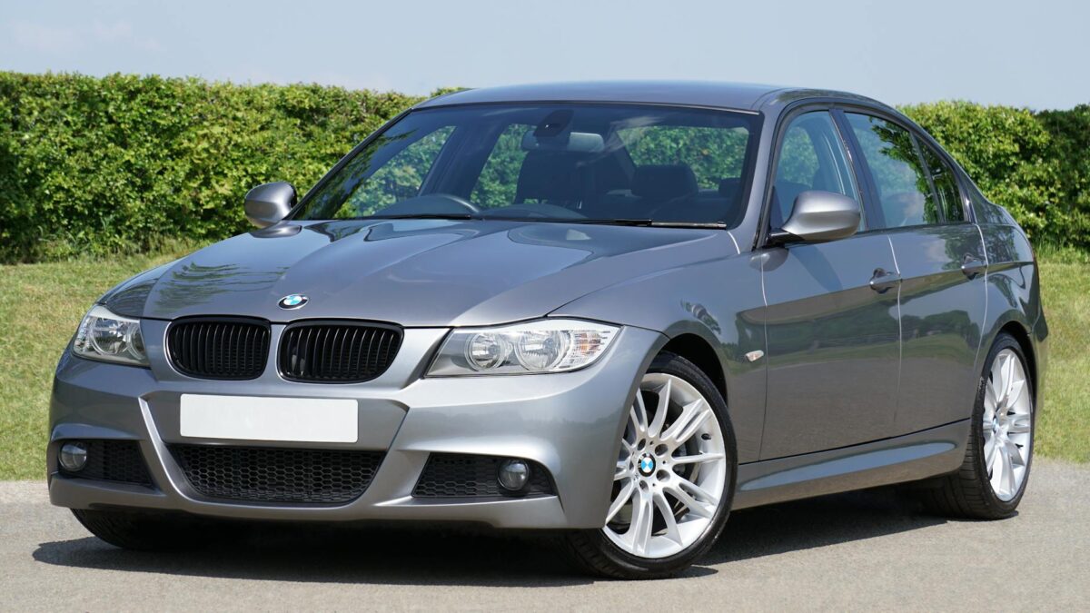 Trouvez votre BMW grise parmi les séries 1, 3 et M : occasions et modèles neufs