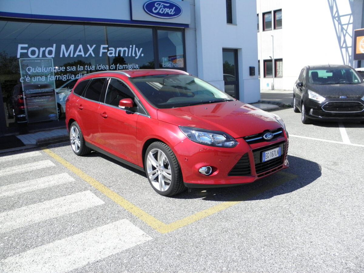 Trouvez votre Ford Focus grise : occasions et modèles neufs disponibles