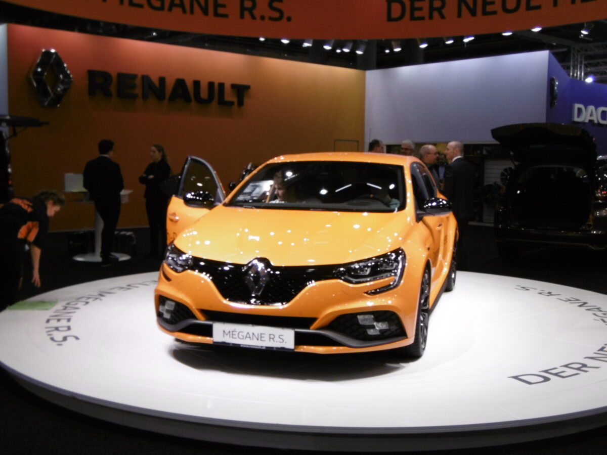 Trouvez votre Renault Mégane 4 grise : occasions et modèles neufs disponibles