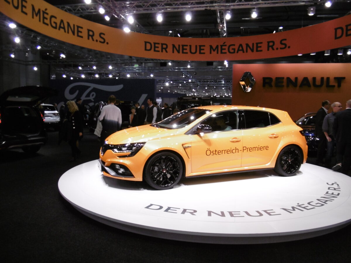Trouvez votre Renault Mégane 4 grise : occasions et modèles neufs disponibles