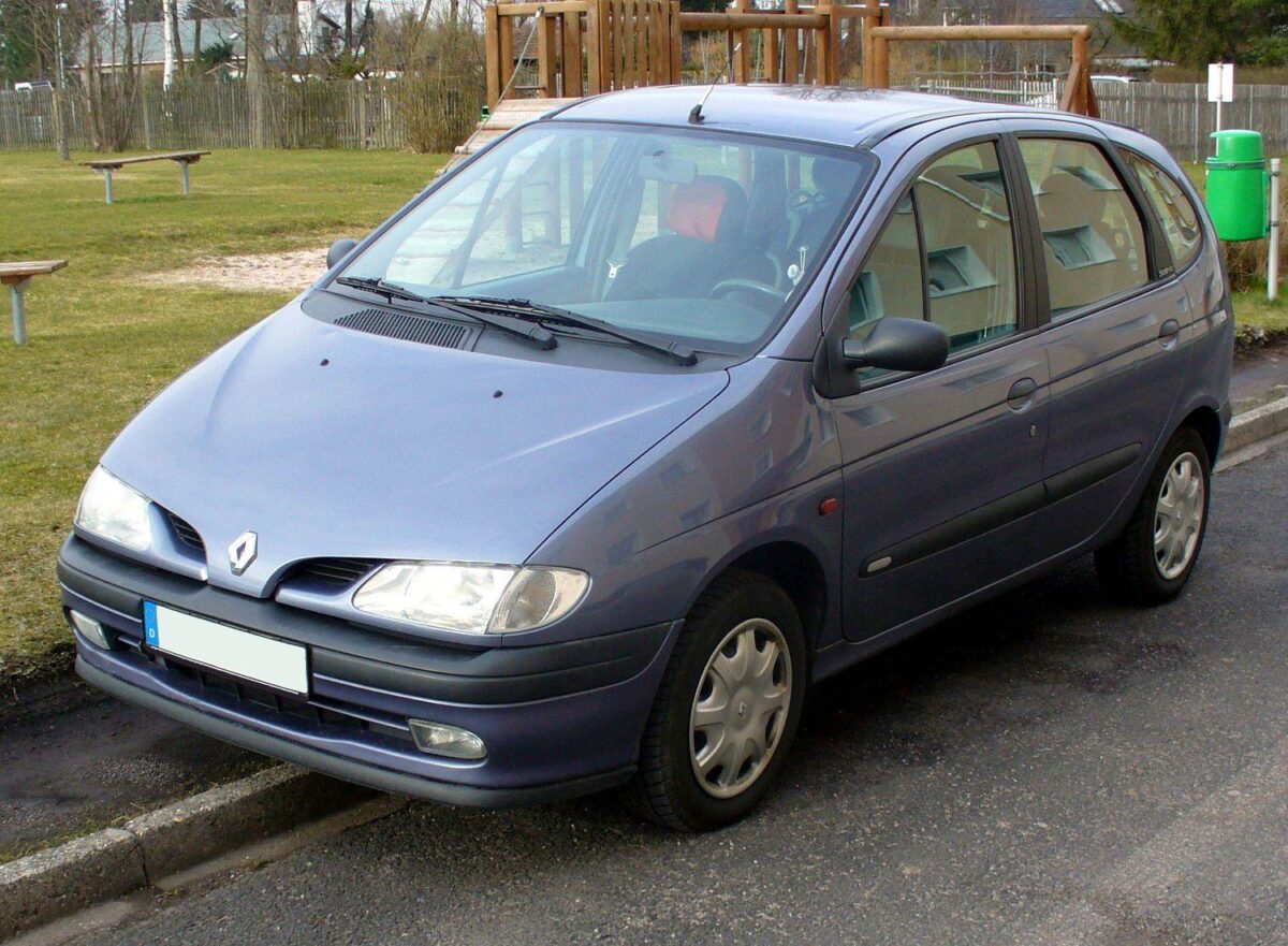 Trouvez votre Renault Mégane bleue parmi notre sélection d’occasions et de modèles neufs
