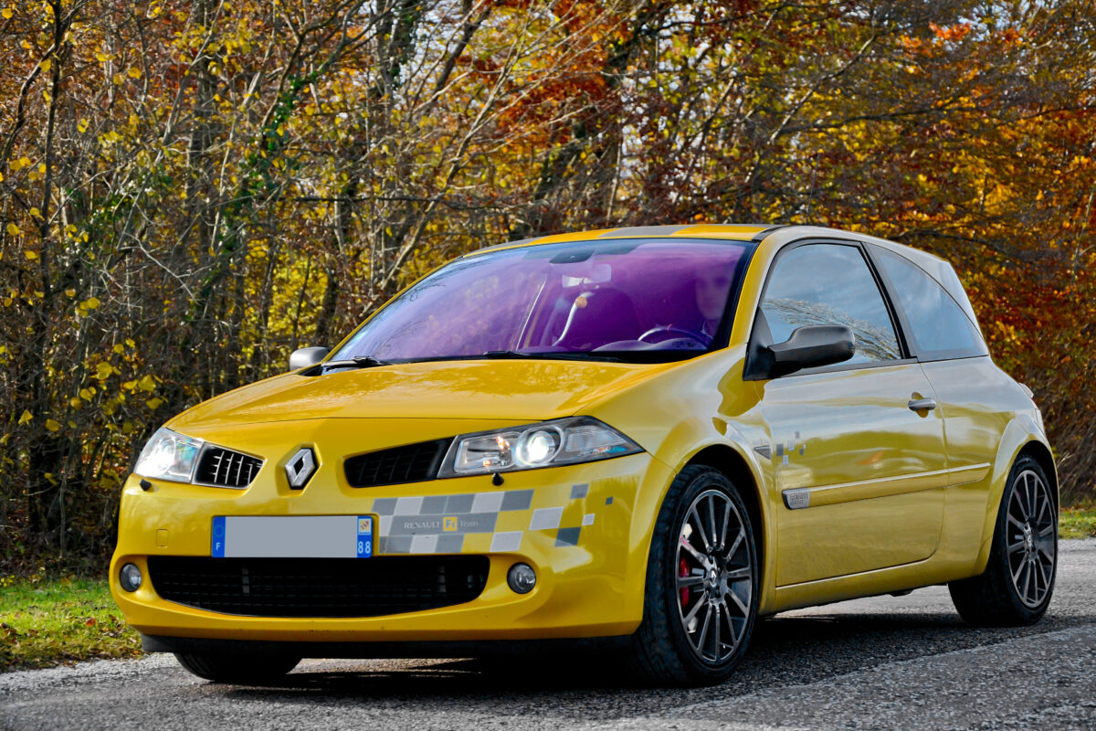 Trouvez votre Renault Mégane bleue parmi notre sélection d’occasions et de modèles neufs
